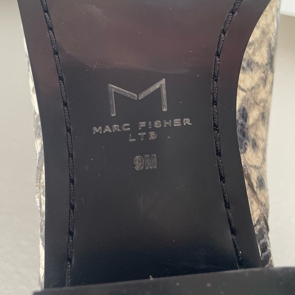 Marc Fisher Yale Pointed Chelsea Bootie reptile snake leather boot black white 9 - Picture 5 of 16